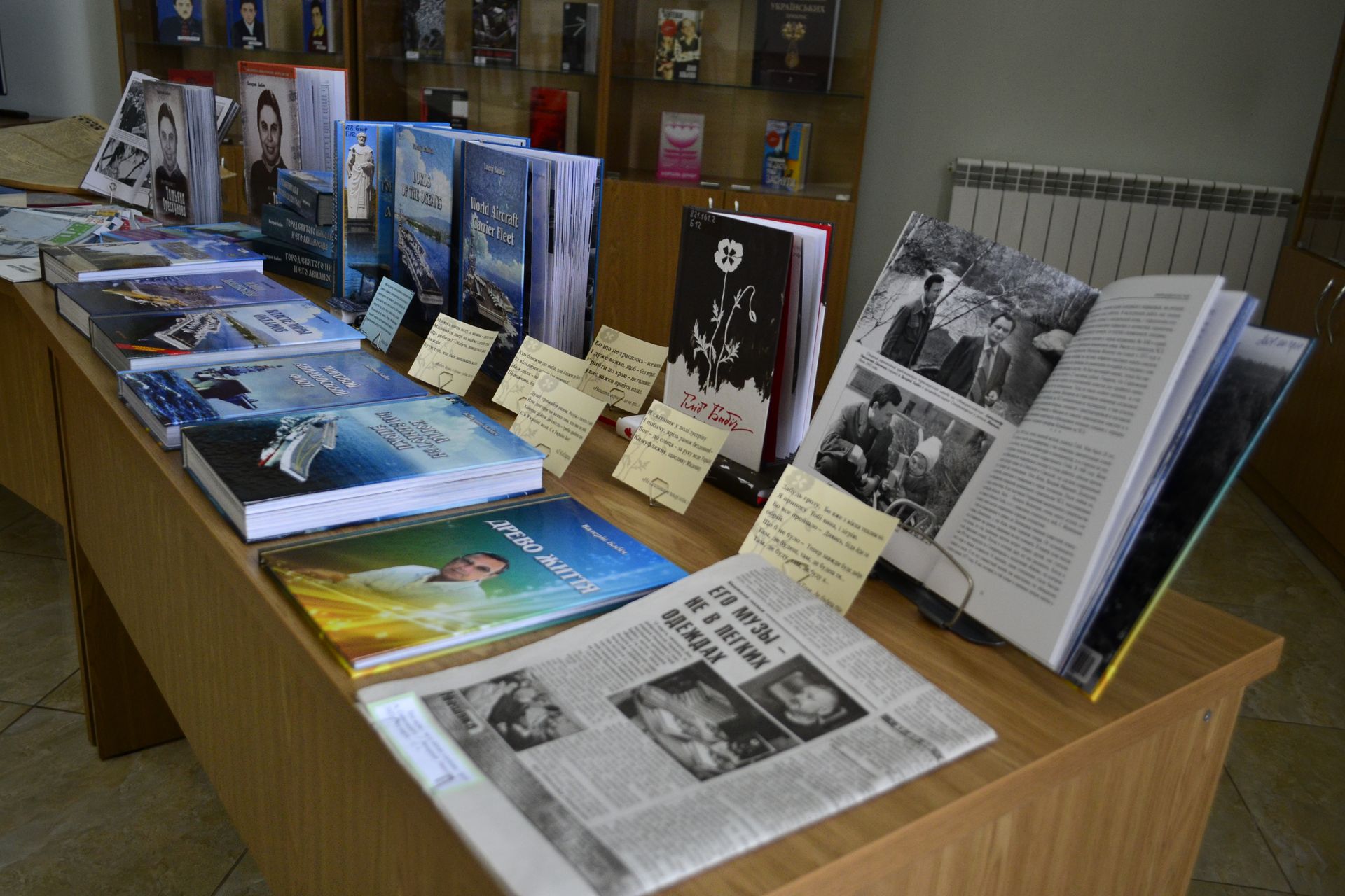 Виставка книг та експонатів бібліотеки. ФОТО: ЯНА ТІТУРЕНКО/СУСПІЛЬНЕ МИКОЛАЇВ.