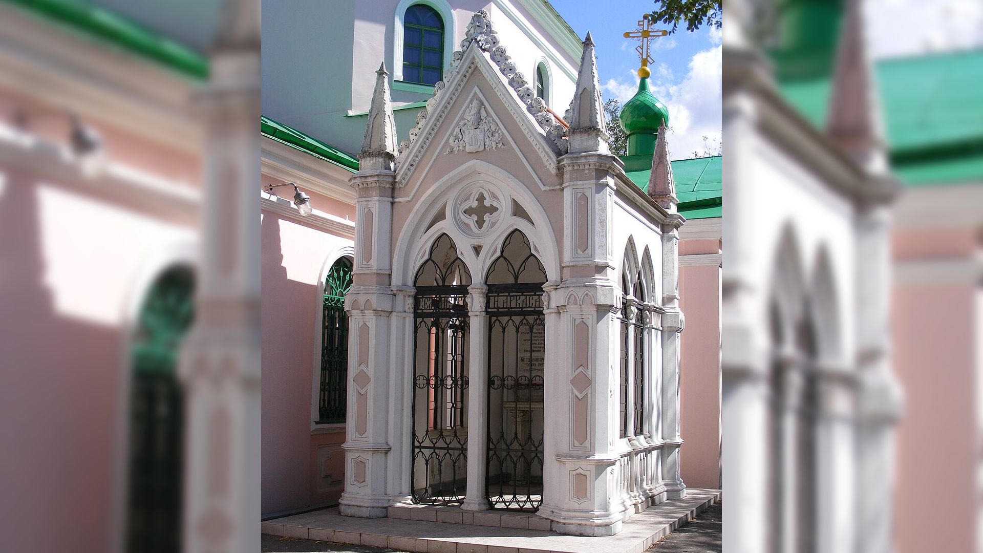 Сімейний склеп родини Аркасів. ФОТО: ОЛЕКСІЙ МЕЗІНОВ/WIKIPEDIA.